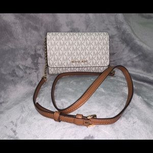 Michael Kors Vanilla Wallet Crossbody